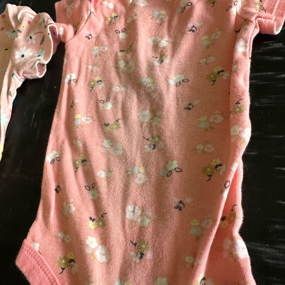 Used/good used condition- bundle of 8 items - bodysuits/shorts - size 3-6 months - Picture 5 of 16